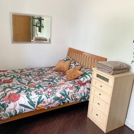 Room In Stratford With Private Bathroom And Parking ลอนดอน ภายนอก รูปภาพ