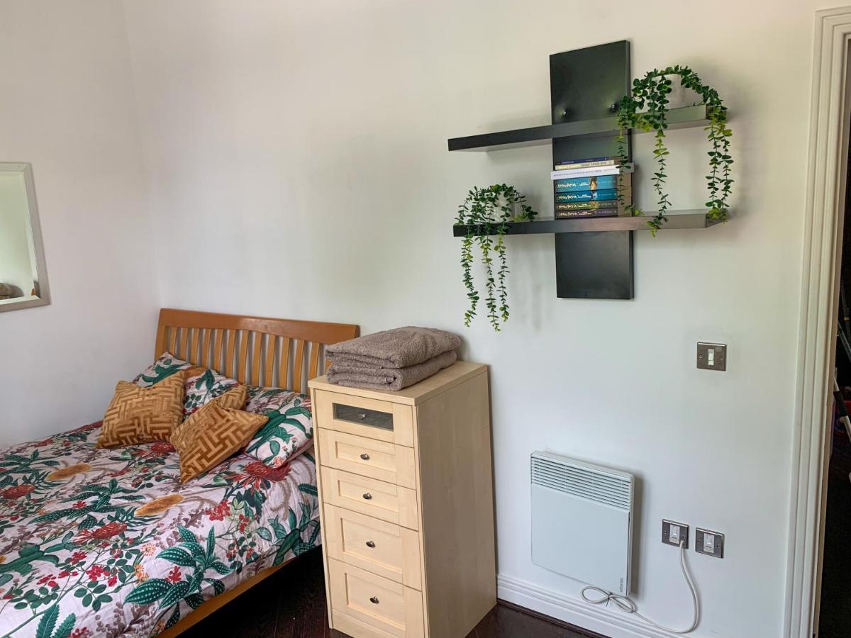 Room In Stratford With Private Bathroom And Parking ลอนดอน ภายนอก รูปภาพ