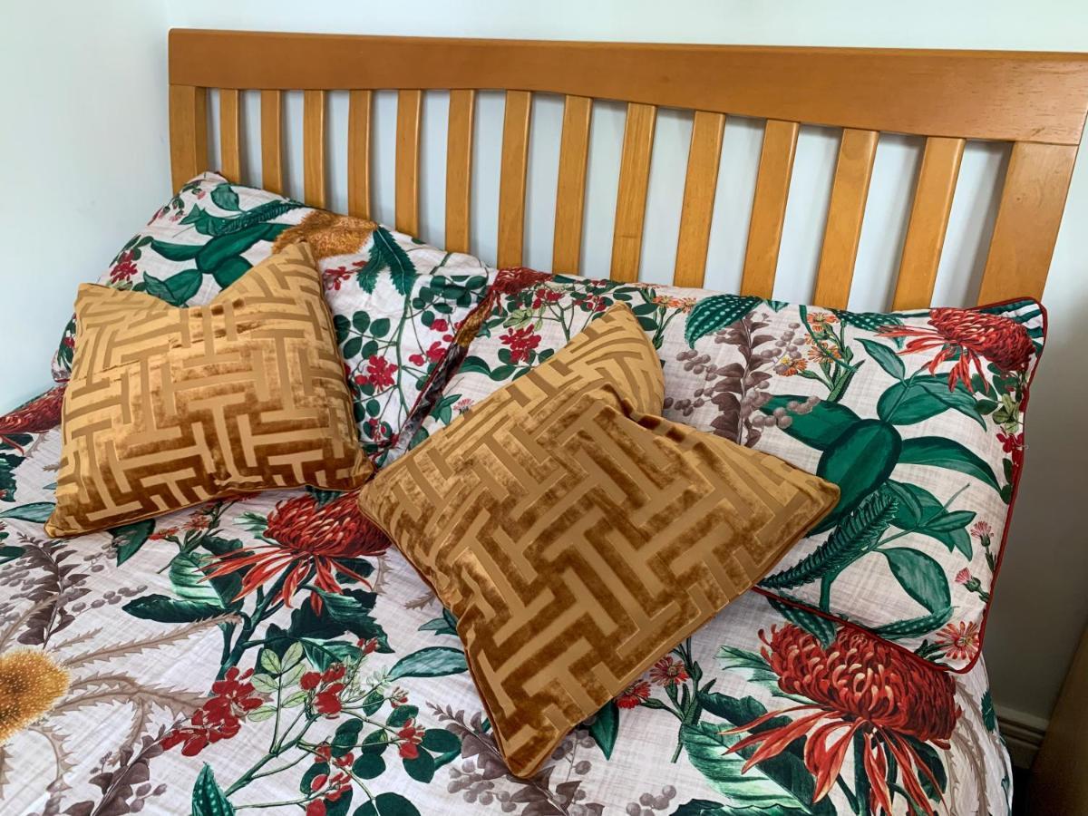Room In Stratford With Private Bathroom And Parking ลอนดอน ภายนอก รูปภาพ