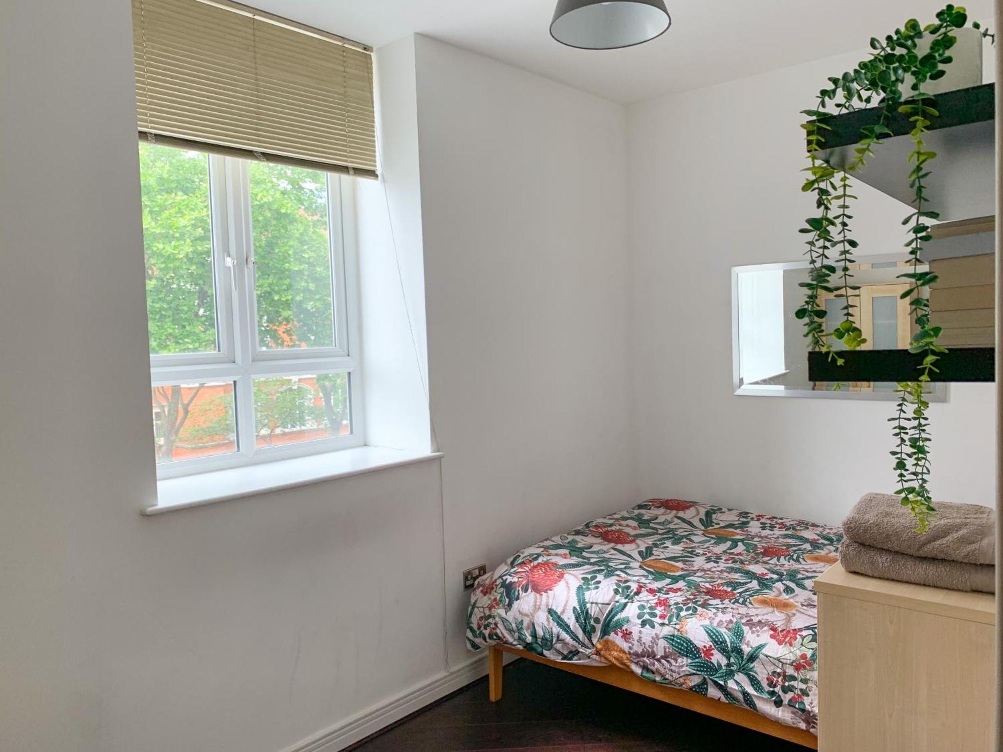 Room In Stratford With Private Bathroom And Parking ลอนดอน ภายนอก รูปภาพ